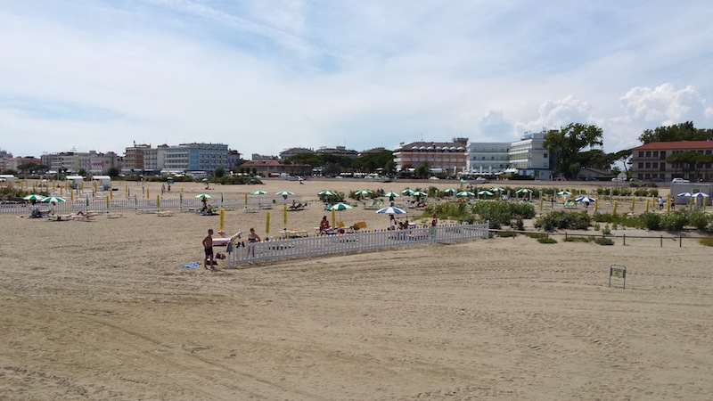 Spiaggia Caorle Bau Beach In Caorle Vacanzeanimaliit