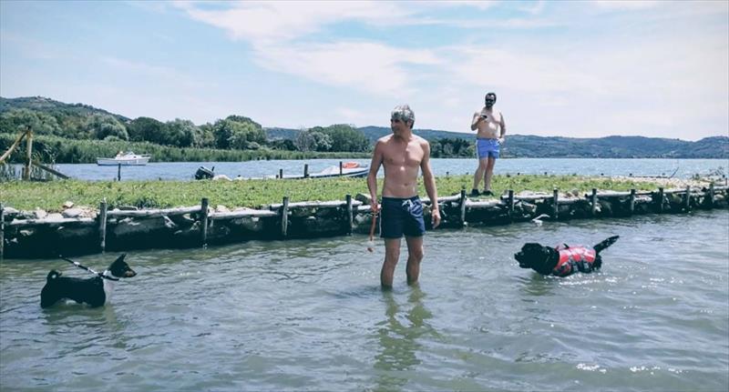 La Spiaggia Di Pippo Sul Trasimeno A Passignano Sul Trasimeno Pg Vacanzeanimali It